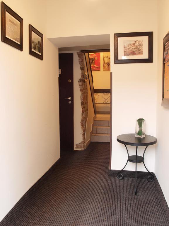 Smart2Stay U Jakuba Warschau Buitenkant foto